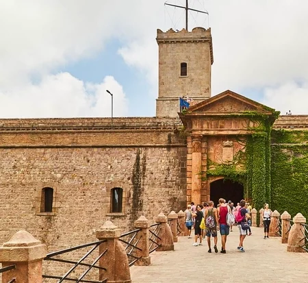 Montjuïc Castle: Barcelona’s Historic Fortress with Panoramic Views